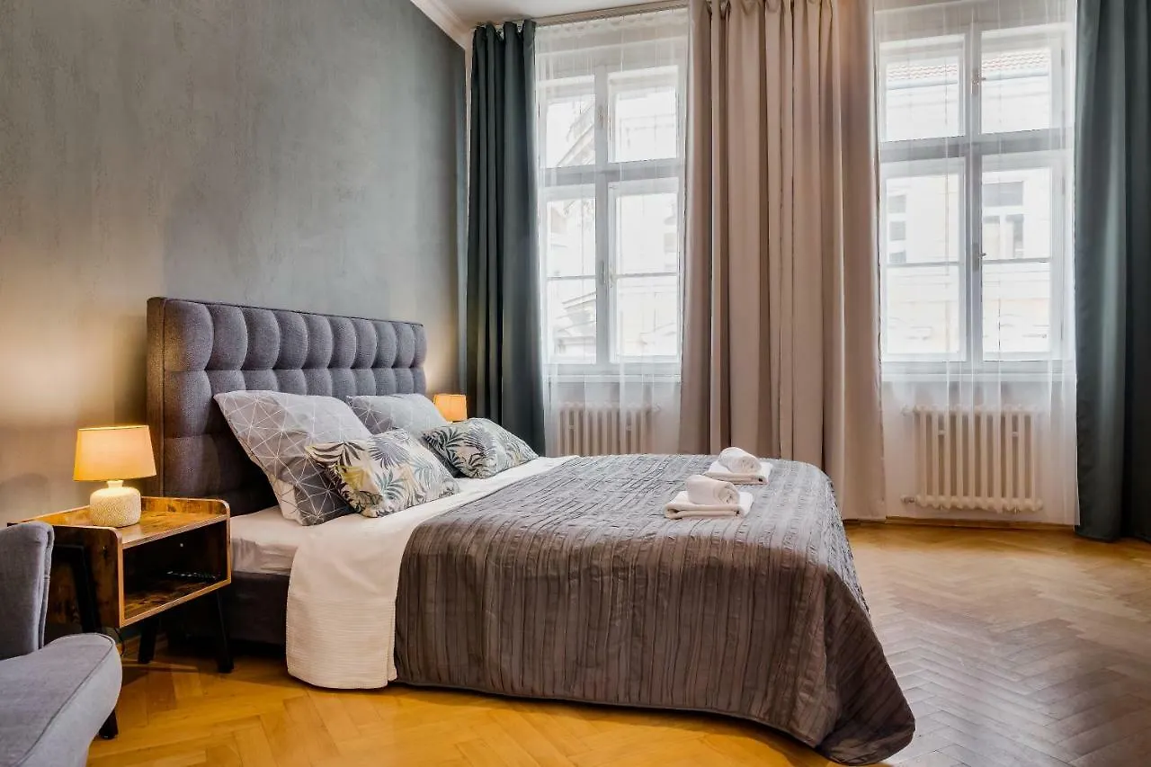Nejedleho Apartmeet Πράγα 0*,